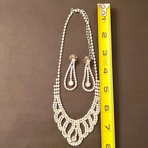 NEW Rhinestone Collar Necklace & Earrings Set! - Picture 9 of 11